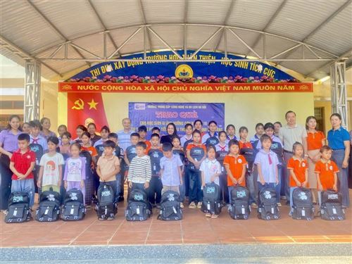 Cao bằng ngày trở lại: Trường trung cấp Công nghệ và Du lịch Hà Nội thắp lên ngọn lửa hy vọng giữa vùng lũ